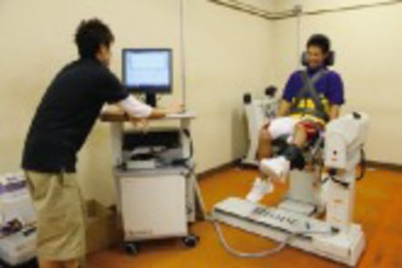 神奈川大学 「スポーツ健康コース」では、からだの発達と健康について総合的に学ぶ