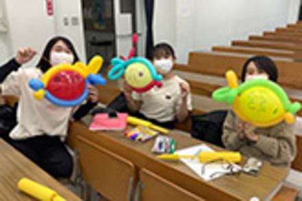 南九州大学 「夢をかなえる塾」では、保育現場に求められる表現力育成や教員採用試験対策など自分の「夢」に合わせた学びを年30回以上実施