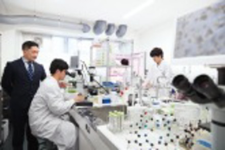 福井工業大学 環境食品応用化学科では、化学に重点をおいた教育と研究でSDGｓに挑みます。