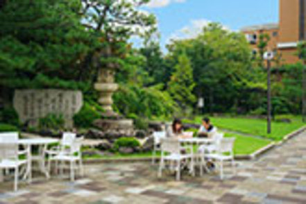 花園大学 平安京跡地であるキャンパスで、本物の歴史と文化に触れながら学ぶことができます