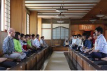 花園大学 坐禅堂では講義のほか、坐禅のすすめ（昼間坐禅）等が開催されています