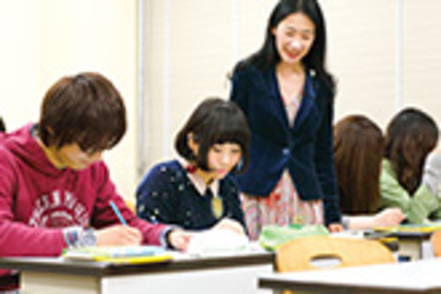 京都文教大学 「芸術療法」や「カウンセリング」「夢分析」などの実践演習もあります。