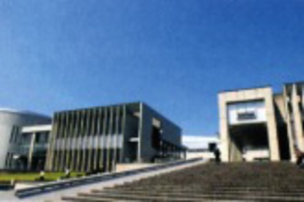 慶應義塾大学 豊かな自然と近代的な建物が並ぶSFC（湘南藤沢キャンパス）