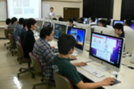 長崎総合科学大学 コンテンツ作成の基礎となる2次元CG等の技術を学びます。そして各自のWebサイトをスタイルシートで作成し、Webで一般公開。