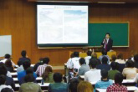 帝塚山大学 鉄道事業と観光事業について学ぶ、近鉄グループホールディングスによる提供講座