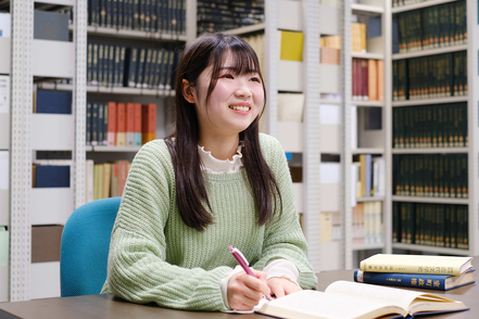 四国大学 日本文学科では、日本の言語・文学・歴史・文化を深く学び、専門的な研究方法を身に付けることができます