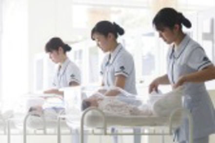 東京有明医療大学 様々なモデル人形の他、新たにシミュレーションルームを設置するなど、最新の医療設備で高度な技術を身に付けることができます