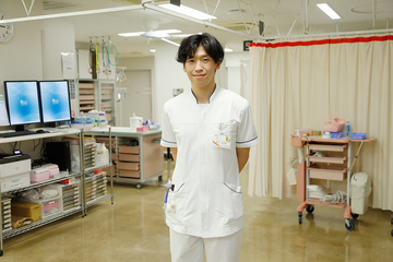 看護師として働く谷山　高士郎さん