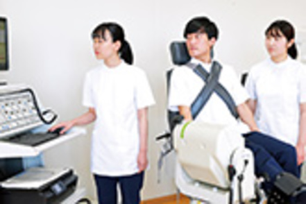西九州大学 理学療法士は、物理的手段をもちいて運動機能のリハビリを行う専門職です