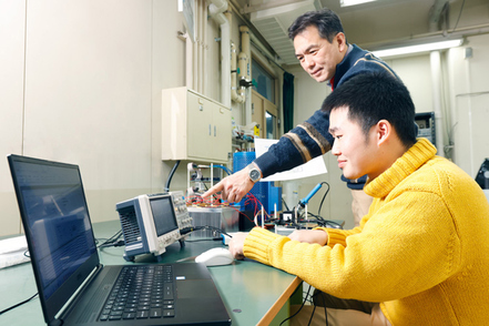大阪産業大学 数10MW級直流グリッドシステムの軽量・高信頼化の研究やインバータなど新方式電力変換器の提案と軽量・高効率化の研究を実施。