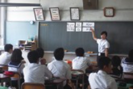 早稲田大学 教育学部の卒業生は教員採用試験において高い合格率を誇るとともに採用後も高い評価を得ています