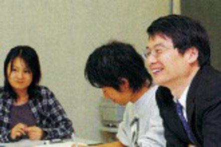 早稲田大学 商学部最大の特色は、約60にもおよぶゼミの充実にあります