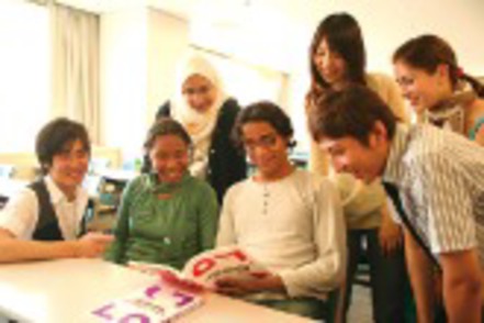 早稲田大学 世界各国から集まる外国人学生の学びを支える充実した環境が整っています