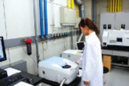早稲田大学 分子構造を分析する物性計測など、高度な研究を支援するリサーチサポートセンター
