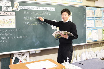 小学校教諭として働く菊地　翔太さん