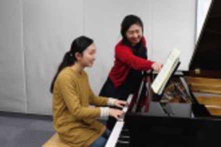 東京福祉大学 保育・幼児教育に必要なピアノの授業は、レベルに合わせた個別指導が中心。個人練習室で自主的に練習も可能で初心者でも安心です