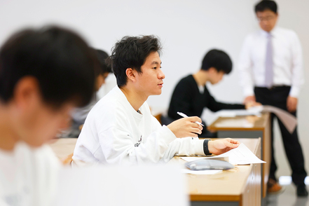 文教大学 学生同士が自主的に学び合い、伸びていく環境を実現します。