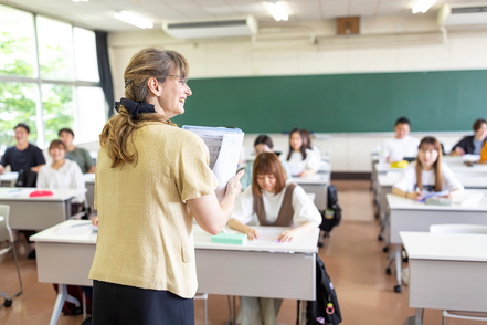 文教大学 学科によってはネイティブの教員の授業もあり、英語圏の文化や思想も学びます。