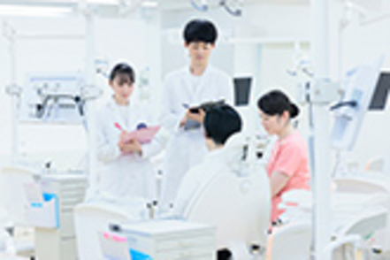 明海大学 本学の関連施設のみならず、学外の様々な歯科医療の現場で実習を行うことができます。