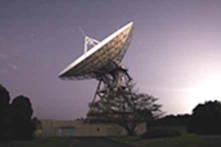 茨城大学 理学部附属宇宙科学教育研究センターが管理する口径32mの電波望遠鏡。