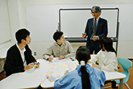 茨城大学 1学年あたり40人の少人数で、仲間とともにアクティブな学修に取り組みます。