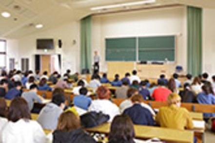 長崎県立大学 企業の仕組み、マーケティング、簿記・会計に関するカリキュラムが充実