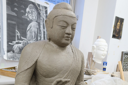 立正大学 仏教学科には実際に仏像をつくる授業があり、仏教美術の意義を体感します