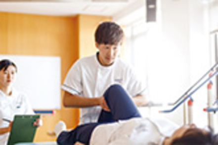 京都橘大学 複数の医療系学科が集い、臨床現場で求められている「チーム医療」を学ぶ環境が充実