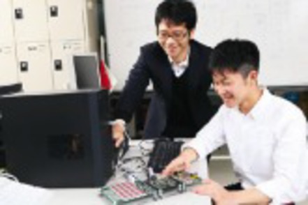 東京都市大学 コンピュータの発展と応用展開を推進し、IT社会の基盤を支える人材を育成！