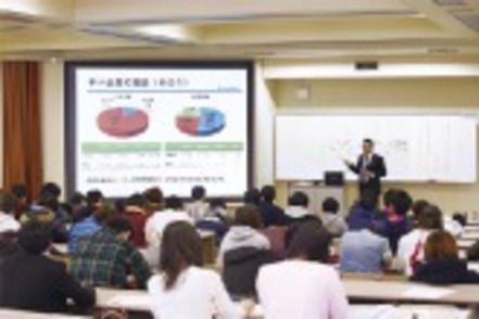 岐阜聖徳学園大学 企業経営者による特別講義や企業が直面している課題について考える講義があります。