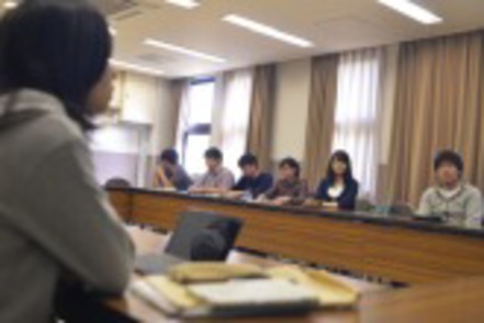 関西学院大学 それぞれが興味のある分野のゼミに所属し、多様な切り口でテーマにアプローチします