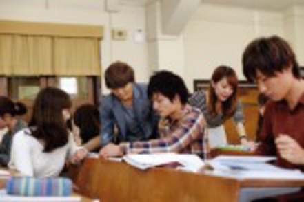 関西学院大学 「会計研究会」「広告研究会」など、商学部には複数の研究会があり、学生たちは積極的に商学を学んでいます