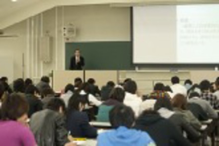 同志社大学 大規模総合大学だからできる、生命医科学部や心理学部など他学部との連携も大きな特徴