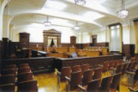 立命館大学 貴重な文化遺産「松本記念ホール陪審法廷」 模擬裁判などで体験的に法律を学べます