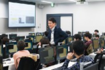 日本大学 情報セキュリティを学ぶ「情報技術と社会」の授業の様子。