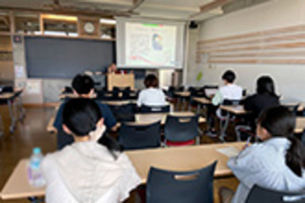 大東文化大学 マンガ・アニメの海外動向、メディア論、BL心理学、社会情勢と表現など、幅広い話題が提供される「マンガ・アニメ」講座。
