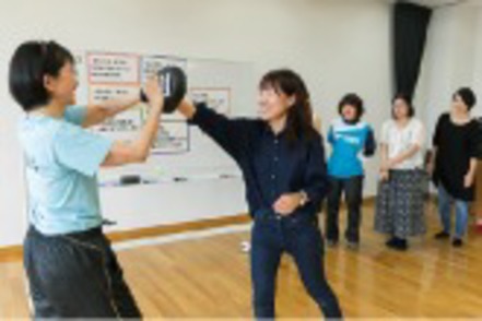京都女子大学 「ジェンダー法実習」女性が抱える問題の解決法を実践的に修得する。