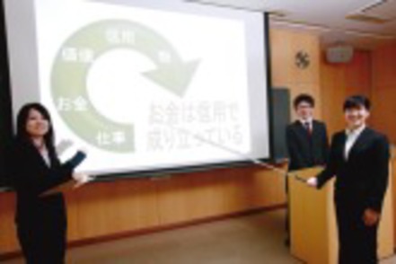関東学院大学 学生たちがアイディアを競い、新しいビジネスプランを提案する「神奈川産学チャレンジプログラム」。