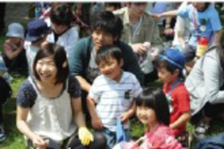 関東学院大学 附属のこども園や小学校と連携し、日常的に園児・児童との関わりがもてる環境です。