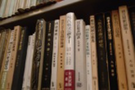 上智大学 図書館4階には、法学研究科の研究室があり、法律の専門書を豊富に取り揃えています。