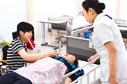 日本福祉大学 実務現場に近い環境で看護技術を実習。卒業後すぐに第一線で活躍できる実力を養成