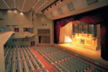 聖徳大学 世界的にも珍しい移動式のパイプオルガンがある川並香順記念講堂。音楽学部定期演奏会でも使用します