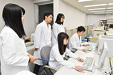 北海道情報大学 医療情報専攻で使用する施設。これからの情報社会では必須なIT機器を使いこなせる医療人を目指す！