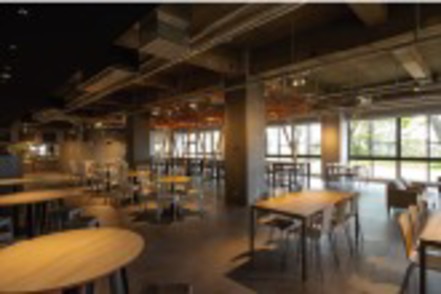 岐阜医療科学大学 音カフェは、食事はもちろんのこと勉強や息抜きにも活用できる空間です。