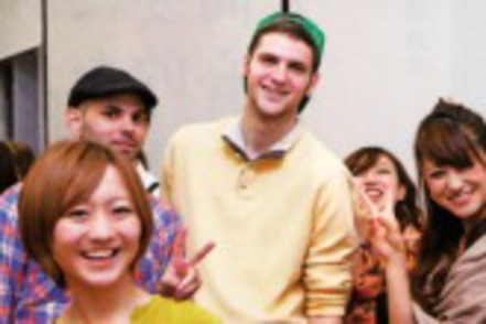 西南学院大学 日本人学生が留学生の日常生活をサポートするなど、文化も国籍も越えて交流しています