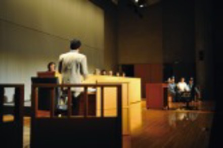 東洋大学 学部行事のオリジナル法廷劇。リアルに「裁判員制度」を理解できます。