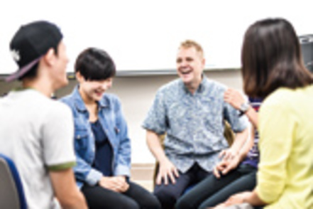 南山大学 多数の外国人教員が在籍。語学の授業の多くは外国人教員が担当します。