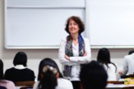 南山大学 多国籍の教員が集い、さまざまな分野の授業を行います。