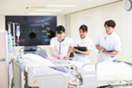 鈴鹿医療科学大学 実習室には、それぞれの専門領域の看護で必要な技術を学べる設備やシミュレーションモデルが整っています。