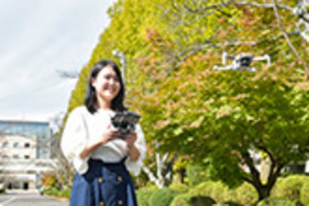 岐阜女子大学 ドローンを使って最新の操縦と撮影の技術、そして利活用を学びます